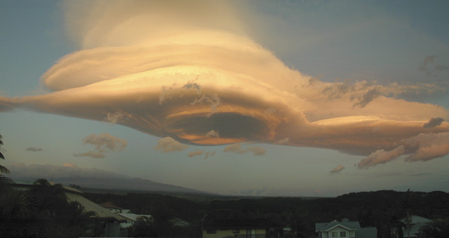  Peter Michaud picture of the same cloud.